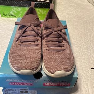 Sketchers Air Cooled Memory Foam. With box.